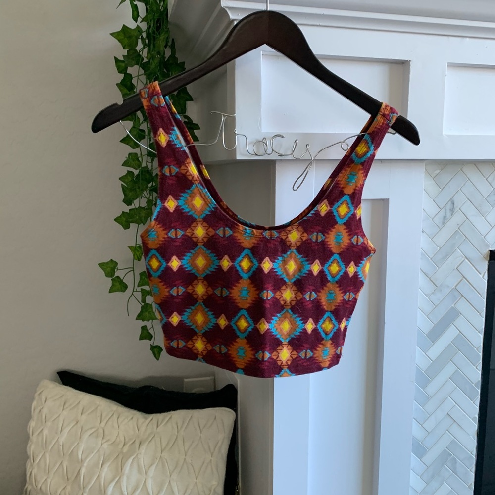 🔥4/$15🔥 
Forever21 Scoop Neck Tribal